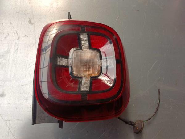 FEU ARRIERE DROIT DACIA - Vue 1